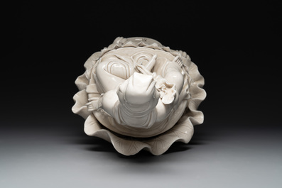 Three Chinese Dehua blanc de Chine figures of Guanyin and Weituo, He Chaozong 何朝宗 and Dehua 德化 mark, 20th C.