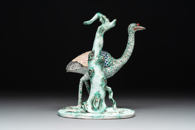Three porcelain Kakiemon-style vases and a sculpture of a crane, France, Chantilly, 18/19th C.
