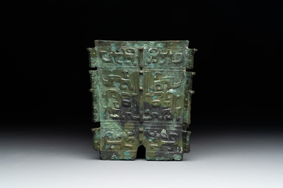 A Chinese archaic bronze ritual wine vessel, 'yi 彝', Shang