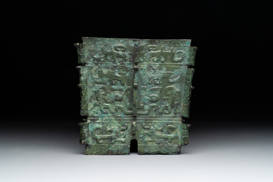 A Chinese archaic bronze ritual wine vessel, 'yi 彝', Shang