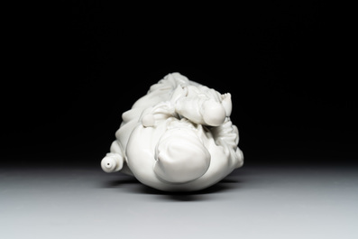 A Chinese Dehua blanc de Chine figure of Guanyin with a boy, Kangxi/Qianlong