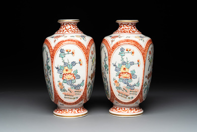 Three porcelain Kakiemon-style vases and a sculpture of a crane, France, Chantilly, 18/19th C.
