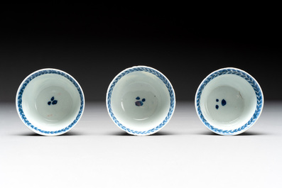 Eight Chinese blue and white cups, 14 saucers and four teapots, Kangxi/Qianlong