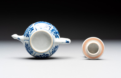 Eight Chinese blue and white cups, 14 saucers and four teapots, Kangxi/Qianlong