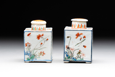 A pair of Chinese famille verte rectangular tea caddies and covers with fighting roosters, Kangxi