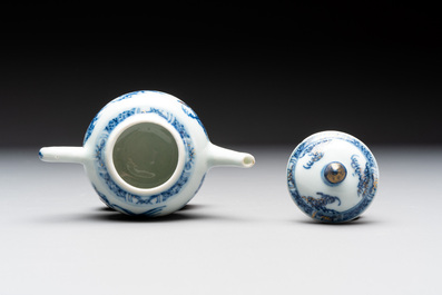 Eight Chinese blue and white cups, 14 saucers and four teapots, Kangxi/Qianlong