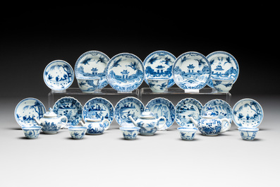 Eight Chinese blue and white cups, 14 saucers and four teapots, Kangxi/Qianlong