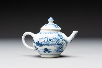 Eight Chinese blue and white cups, 14 saucers and four teapots, Kangxi/Qianlong