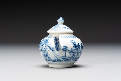 Eight Chinese blue and white cups, 14 saucers and four teapots, Kangxi/Qianlong