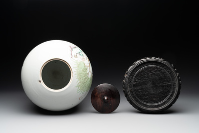 Two Chinese famille rose jars and a brush pot, signed Ju Yi Tai 聚義泰, 'B.E.E. CHINESE RESTAURANT' mark, one dated 1924, 20th C.