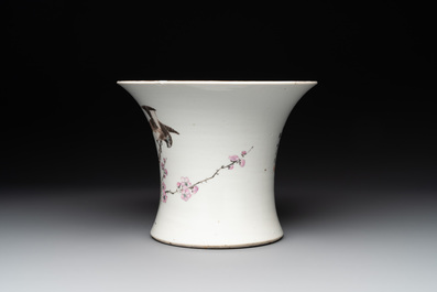 Two Chinese famille rose jars and a brush pot, signed Ju Yi Tai 聚義泰, 'B.E.E. CHINESE RESTAURANT' mark, one dated 1924, 20th C.