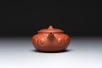 Three Chinese Yixing stoneware teapots and covers,  Jingxi Xu Wenting Zhi 荊溪徐溫庭製 and Yang Xian Xi Yin Shi Wang 陽羨惜陰室王 mark, 20th C.