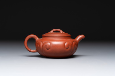 Three Chinese Yixing stoneware teapots and covers,  Jingxi Xu Wenting Zhi 荊溪徐溫庭製 and Yang Xian Xi Yin Shi Wang 陽羨惜陰室王 mark, 20th C.