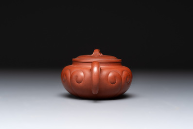 Three Chinese Yixing stoneware teapots and covers,  Jingxi Xu Wenting Zhi 荊溪徐溫庭製 and Yang Xian Xi Yin Shi Wang 陽羨惜陰室王 mark, 20th C.