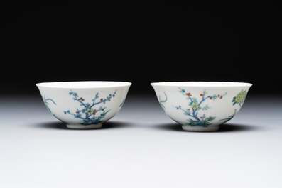 A pair of Chinese doucai bowls with floral design, Yu Qing Tang 玉慶堂製 mark, 19th C.
