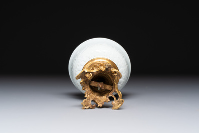 A Chinese white-glazed 'anhua' 'chilong' bowl on gilt bronze stand, 18/19th C.