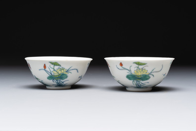 A pair of Chinese doucai bowls with floral design, Yu Qing Tang 玉慶堂製 mark, 19th C.
