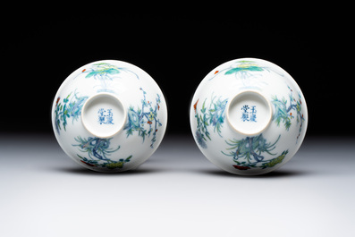 A pair of Chinese doucai bowls with floral design, Yu Qing Tang 玉慶堂製 mark, 19th C.