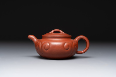 Three Chinese Yixing stoneware teapots and covers,  Jingxi Xu Wenting Zhi 荊溪徐溫庭製 and Yang Xian Xi Yin Shi Wang 陽羨惜陰室王 mark, 20th C.