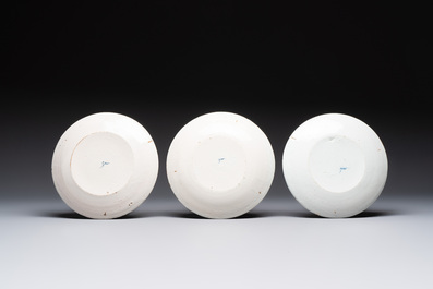 Six polychrome Dutch Delft 'lightning' plates, 18th C.