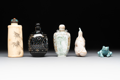 A collection of ten Chinese snuff bottles, 19/20th C.