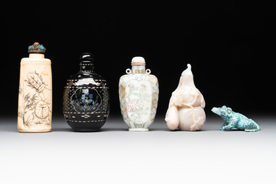 A collection of ten Chinese snuff bottles, 19/20th C.