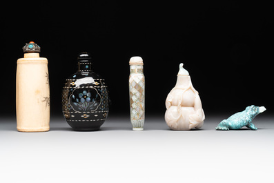A collection of ten Chinese snuff bottles, 19/20th C.