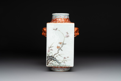 A Chinese famille rose 'cong' vase on wooden stand, Shen De Tang 慎德堂 mark, 20th C.