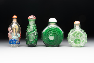 A collection of 14 Peking glass snuff bottles, 19/20th C.