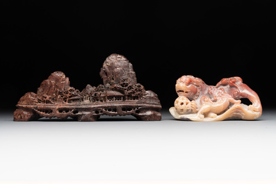 A varied collection of 11 Chinese jade and soapstone carvings, 19/20th C.