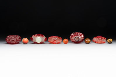 A collection of 14 Peking glass snuff bottles, 19/20th C.