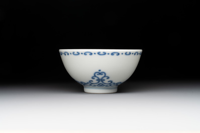 A Chinese blue and white cup with floral design, Yongzheng mark, 20th C.