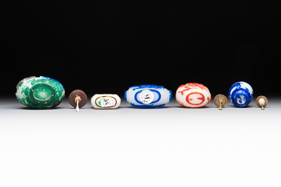 A collection of 14 Peking glass snuff bottles, 19/20th C.