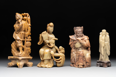 A varied collection of 11 Chinese jade and soapstone carvings, 19/20th C.