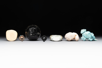 A collection of ten Chinese snuff bottles, 19/20th C.