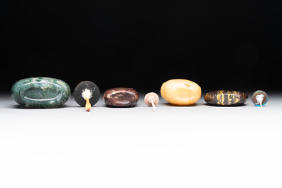 A collection of eight Chinese precious stone snuff bottles, 19/20th C.