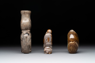 A varied collection of 11 Chinese jade and soapstone carvings, 19/20th C.