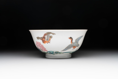A Chinese famille rose 'geese' bowl, signed Liu Zhongqing 劉仲卿, Jingdezheng mark, 20th C.