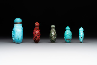 A collection of ten Chinese snuff bottles, 19/20th C.