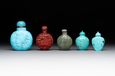 A collection of ten Chinese snuff bottles, 19/20th C.