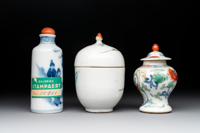 A Chinese famille rose seal paste box and a covered jarlet, a miniature wucai vase and a blue and white snuff bottle, Kangxi mark, 19/20th C.