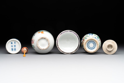 A Chinese famille rose seal paste box and a covered jarlet, a miniature wucai vase and a blue and white snuff bottle, Kangxi mark, 19/20th C.