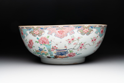 A Chinese famille rose 'antiquities' punch bowl, Qianlong