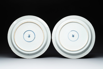 A pair of Chinese famille verte dishes with floral design, lingzhi mark, Kangxi