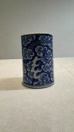 A Chinese blue and white 'dragon' brush pot and a qianjiang cai teapot, signed Wang Zhaoli 汪照藜, 19/20th C.