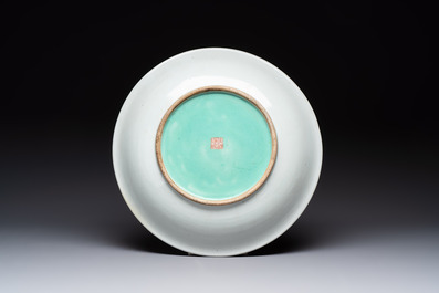 A Chinese famille rose dish with figural design, Qianlong mark, 19/20th C.