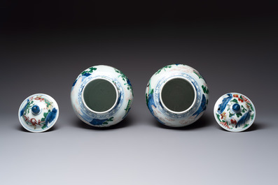 A pair of Chinese wucai vases and covers with court ladies and playing boys, Transitional period