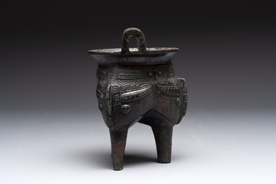 A Chinese archaic bronze tripod food vessel, 'li 鬲', Western Zhou