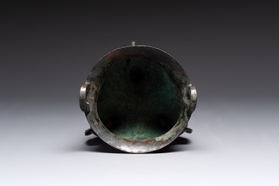 A Chinese archaic bronze tripod food vessel, 'li 鬲', Western Zhou