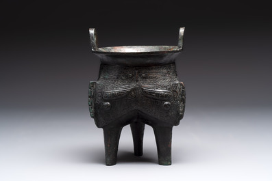 A Chinese archaic bronze tripod food vessel, 'li 鬲', Western Zhou